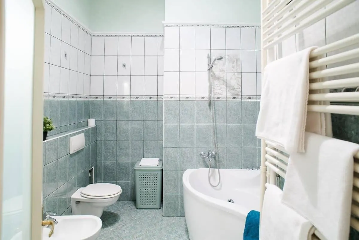 Ultra Central Spacious Home In Vaci Street Budapeste Apartamento