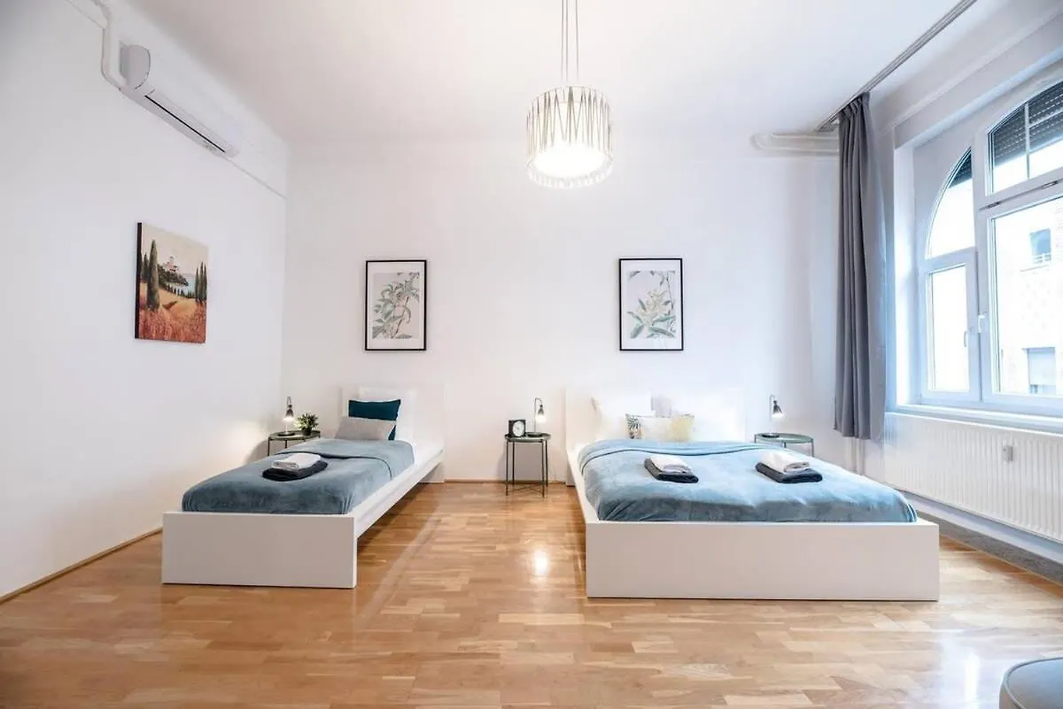 Ultra Central Spacious Home In Vaci Street Budapest