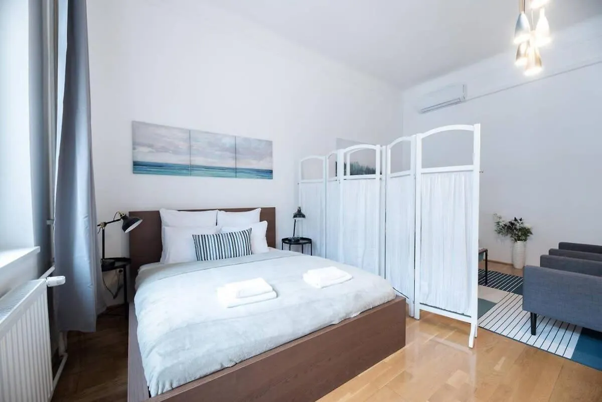 Ultra Central Spacious Home In Vaci Street Budapest Apartment