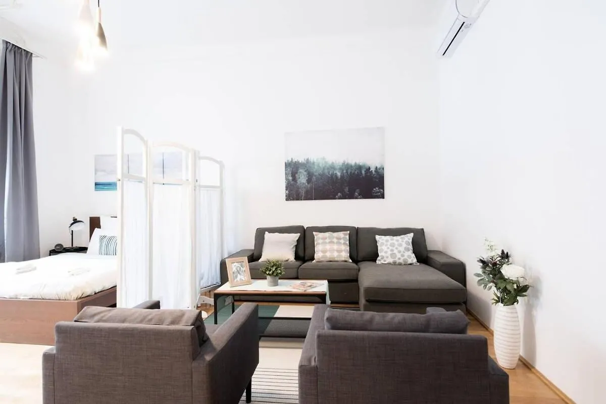 Ultra Central Spacious Home In Vaci Street Budapest Apartment